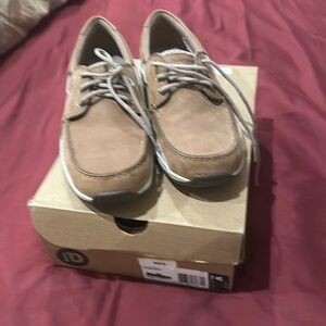 Dunham Boat Shoes Boys/ Men size 7
Tan leather